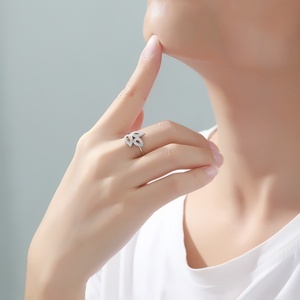 Anillos de Mujer Finos Personalizados al por Mayor, Plata de Ley 925 con Baño de Rodio, Anillos de Circonita con Forma de Hoja para Bodas y Fiestas - Product Image 4