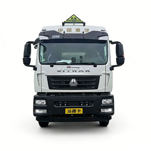 Camion-citerne Sinotruk 8x4 grande capacité pour le <span class=keywords><strong>transport</strong></span> de carburant et le ravitaillement en milieu minier - Product Image 2
