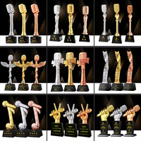 Trophée Musical Créatif Personnalisé en Verre Nianchu JB479 28cm, Microphone en Cristal, Base Dorée et Noire Polie, Vente en Gros à Prix Abordable