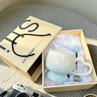 Mug en céramique style princesse avec motif papillon, idéal comme cadeau d'anniversaire pour l'élite et le marché de niche. Tasse aux finitions élégantes