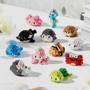 I Micro mattoni educativi del mondo del mare impostano animali fai da te Mini blocchi di costruzione di organismi marini giocattoli impilabili in plastica per età 5-7 anni - Product Image 1