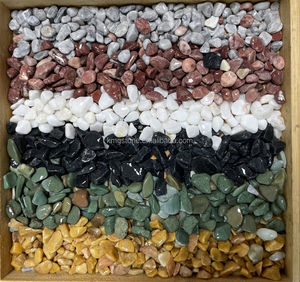 Usine en gros coloré pierre naturelle vert copeaux de <span class=keywords><strong>marbre</strong></span> roches de <span class=keywords><strong>gravier</strong></span> pierre blanche polie Durable non toxique pour l'extérieur - Product Image 4