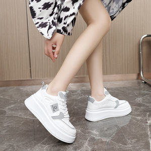 Baskets <span class=keywords><strong>d</strong></span>'été <span class=keywords><strong>d</strong></span>écontractées <span class=keywords><strong>pour</strong></span> femmes nouveau Style respirant couleur unie augmentant la hauteur chaussures de Style de marche polyvalentes à âme épaisse - Product Image 5
