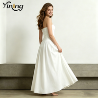 Fabrication de vêtements OEM ODM à faible MOQ, Robes longues personnalisées pour femmes, blanches, sans bretelles, froncées, à taille basse, à empiècements, style resort