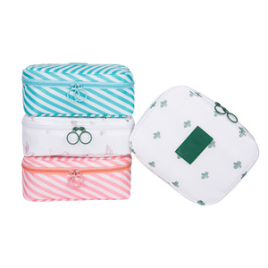 Bolsa de cosméticos con diseño de rayas, estuche de maquillaje portátil de viaje de capacidad media - Product Image 2