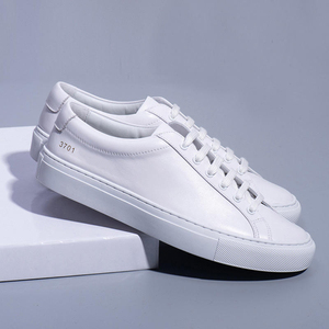 2025 tendance luxe en cuir plat blanc baskets nouveau designer original classique bas style planche à roulettes chaussures de marche - Product Image 1