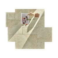 Carreaux de sol en porcelaine de pierre beige lime, différentes tailles, mélange de carreaux de céramique croisés avec surface mate pour pièce