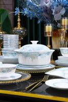 Service de table en porcelaine élégant de luxe, 58 pièces, couleur bleue, avec assiettes rondes, dessinées à la main