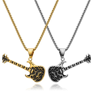 Collana Unisex alla Moda con Ciondolo a Forma di Chitarra in Acciaio Inox 316L Placcato Oro e Rodio Stile Punk - Product Image 4