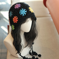 Bonnet à fleurs en crochet fait à la main pour femmes avec oreillettes chaud hiver froid accessoire de couvre-chef