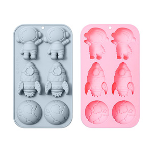 Moldes de Silicona para Pastel con Diseño de Astronauta de 6 Cavidades, Reutilizables, de Grado Alimenticio, Lindos Moldes Magnéticos de Silicona para Chocolate, Dulces y Hielo - Product Image 1