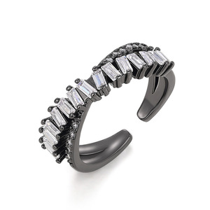 Bague de cocktail géométrique T0670 en argent 925 avec cristaux taille baguette et strass sertis en canal, bague fine de mariage pour femme - Product Image 3