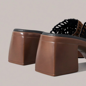Mules à plateforme ajourées pour femmes, sandales à talon carré épais cloutées, mules découpées au laser à bout carré, sabots tendance d'été pour femmes - Product Image 3