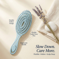 Brosse à cheveux bleu clair élastique ajourée à picots massants souples, séchage rapide, anti-emmêlement et démêlante