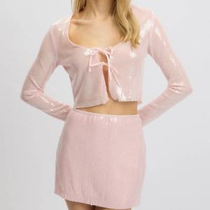 Ensemble deux pièces OEM rose à sequins pour femme, sexy, col rond, débardeur court sans manches et mini-short - Product Image 1