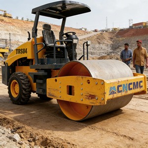 Compacteur d'asphalte CNCMC TRS04 4 tonnes, fréquence de vibration 52 Hz, vitesse de déplacement 0~8 km/h, rouleau compresseur hydraulique à tambour unique – Vente chaude - Product Image 5