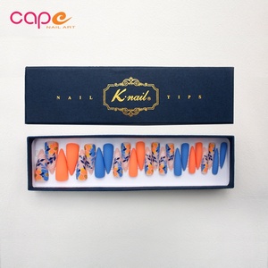 Ongles à presser longs et pointus avec motifs de feuilles et de fleurs colorées, 24 pièces/boîte, accessoires inclus pour utilisation sur les doigts - Product Image 3