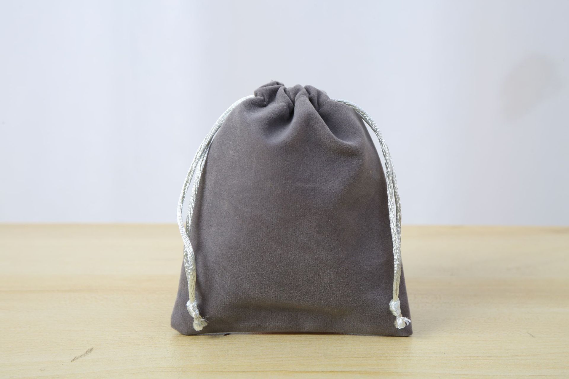Gris foncé