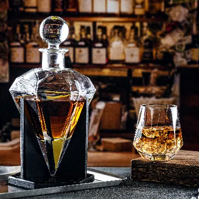 Toptan yüksek kalite lüks kristal cam elmas brendi votka viski sürahi viski sürahi tıpa