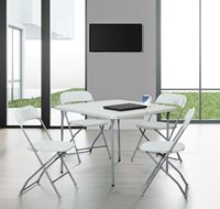 Ensemble table et chaises pliantes carrées 5 pièces, gris clair, en résine, pour bureau et événements – Vente directe fabricant