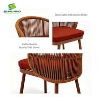 Ensemble de salle à manger d'extérieur en aluminium avec chaises en corde tressée et plateau de table en teck, mobilier de terrasse commercial pour hôtel, restaurant, jardin, bistrot