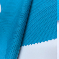 Tissu maille œillet léger 130 GSM 100 % polyester tricoté, couleur personnalisée en usine, pour vêtements de course et polos