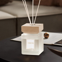 Flacon de parfum moderne carré transparent ambré de 500 ml, grand volume, flacon de parfum de haute qualité en verre, flacon diffuseur de parfum avec couvercle en bois