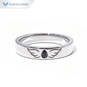 Bague Tianyu Gems personnalisée avec gravure Aile d'Ange, en or massif, ornée d'un moissanite noir poire, pour homme et femme, bague de mariage empilable - Product Image 1