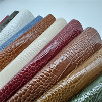 0.8MM PU crocodile Faux cuir gaufrage haute pression et finition brillante sont utilisés pour les chaussures de sac pour dames