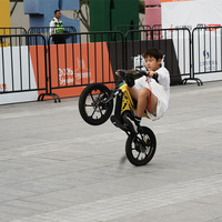 Vélo de course pour enfants en gros, mini moto tout-terrain avec fourche à suspension avant, moteur brushless 653W, cadre en alliage d'aluminium, directement de l'usine