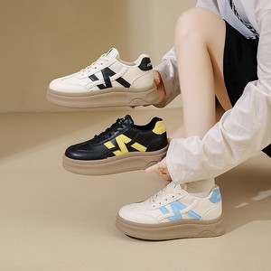 Chaussures de marche pour femme aux couleurs personnalisées, empeigne en PU, design classique, chaussures décontractées pour un usage quotidien, respirantes, idéales pour la saison automnale - Product Image 1