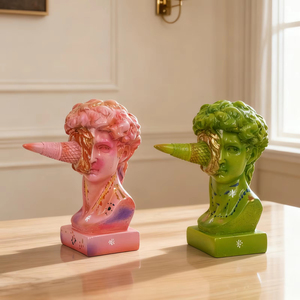 Vente en gros d'éclaboussures de crème glacée en résine statue de David sculpture de parodie amusante personnalisée OEM nouveauté décoration de maison et de bar - Product Image 1