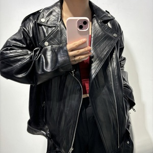 Giacca da motociclista oversize in pelle <span class=keywords><strong>cerata</strong></span> nera effetto invecchiato da <span class=keywords><strong>donna</strong></span> - Product Image 4