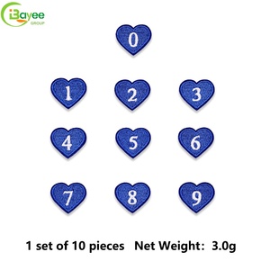 Patchs brodés en forme de petits cœurs et de chiffres de 2,5 x 2,5 cm, adorables patchs thermocollants pour sacs, cadeaux DIY - Product Image 2