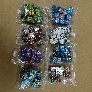 Juego de 10 dados de dos colores de plástico de 12mm con ángulo recto regular de 12 lados con esquinas cuadradas para juegos - Product Image 3