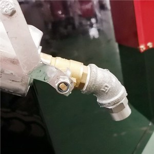 Spruzzatore di Asfalto a Caldo Portatile Longshun per la Sigillatura Stradale Efficiente e il Rivestimento del Pavimento - Product Image 3