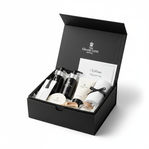 ชุดอุปกรณ์อาบน้ำหรูหราขนาดพกพาสำหรับโรงแรมแกรนด์ ลักซ์ ผลิตจากผ้าฝ้ายช่วยเพิ่มความชุ่มชื้น ผลิตในสหรัฐอเมริกา - Product Image 1