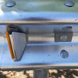 Barrera trapezoidal altamente reflectante y barandilla de mariposa Reflectores de luces de carretera Productos de advertencia de tráfico - Product Image 5