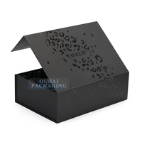 Boîtes cadeaux en papier rigide avec laminage mat, doublure en soie brillante et logo imprimé pour l'emballage de lingerie, de parfums et de cosmétiques de luxe