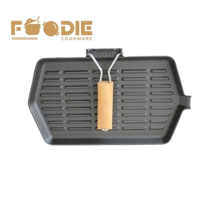 Poêle à griller <span class=keywords><strong>rectangulaire</strong></span> en fonte pré-assaisonnée avec poignée en <span class=keywords><strong>bois</strong></span> pliable, polyvalente pour grillades de steaks et d'œufs - Product Image 1