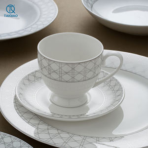 Nouvelle collection TQ : Services <span class=keywords><strong>de</strong></span> table en <span class=keywords><strong>porcelaine</strong></span> <span class=keywords><strong>de</strong></span> luxe, résistants au micro-ondes, motif losanges, vaisselle et assiettes nordiques - Product Image 4