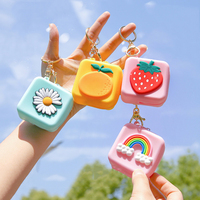 2024 Silicone porte-clés logo personnalisé en caoutchouc souple pvc blanc coloré sac à main dessin animé porte-clés mignon fruits fraise fruits porte-clés