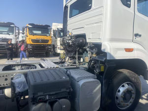 <span class=keywords><strong>Camion</strong></span> tracteur <span class=keywords><strong>d</strong></span>'<span class=keywords><strong>occasion</strong></span> Sinotruk 6x4 HOWO NX 371 ch pour travaux de génie civil en Afrique - Product Image 6