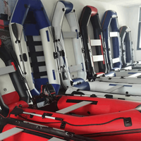 Bateau de pêche gonflable en PVC de 0,9 mm pour sports nautiques, avec design rigide anti-collision, pour les sports nautiques et l'utilisation commerciale