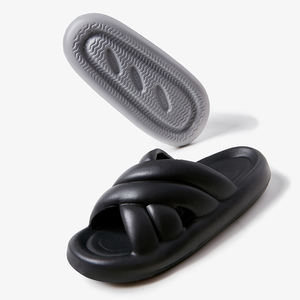 Sandalias de plataforma EVA cálidas de invierno para mujer con correa cruzada, antideslizantes, con puntera de acero y suela gruesa, tipo zueco y pantufla para piscina y baño - Product Image 6