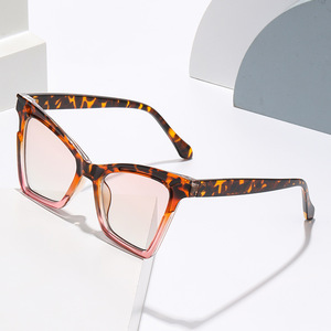 Lunettes de soleil œil-de-chat tendance, montures larges à blocs de couleurs contrastées, esthétique luxueuse, protection UV - Product Image 1