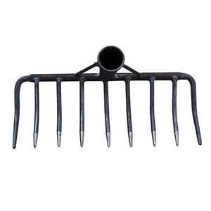 Outil agricole 12 boîtes 14 boîtes 16 boîtes 18 dents Agriculture <span class=keywords><strong>râteau</strong></span> à feuille à main <span class=keywords><strong>râteau</strong></span> à sol de <span class=keywords><strong>jardin</strong></span> avec longue poignée - Product Image 5