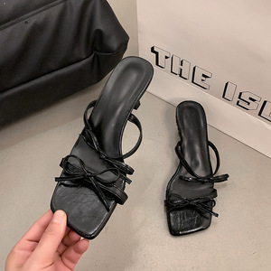 รองเท้าส้นสูงหัวเหลี่ยมประดับโบว์ สไตล์หวานซ่อนเปรี้ยว รุ่นใหม่รับซัมเมอร์ ไซส์ใหญ่พิเศษ สไตล์แฟร์รี่ เซ็กซี่  ใส่เที่ยวกลางคืนแบบฝรั่งเศส - Product Image 3