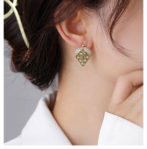 Boucles d'oreilles clous en or plaqué de luxe haut de gamme, taille princesse, zircon, design géométrique, tendance, élégantes, charmes pour femmes, cadeau - Product Image 5