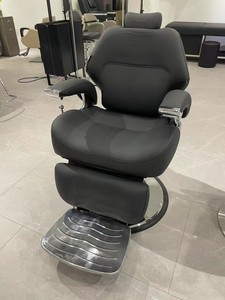 Fauteuil de barbier robuste, confort accru pour vos clients, conçu pour les salons très fréquentés, avec repose-pieds. - Product Image 2